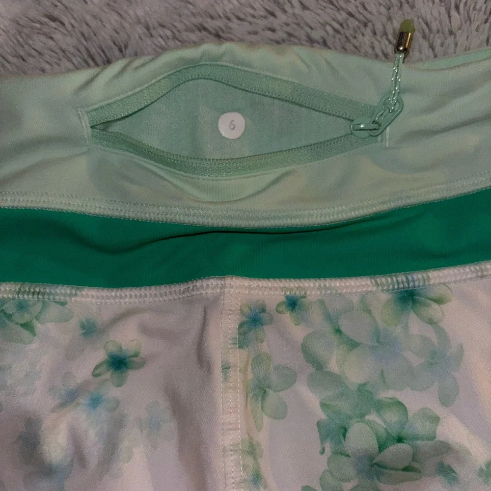 Lululemon Floral Mint Green Women's Shorts - Picture 3 of 3
